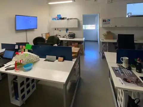 Oficina 7 ambientes con 2 baños