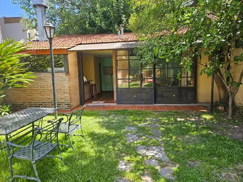 Casa en Alquiler con 1 cochera