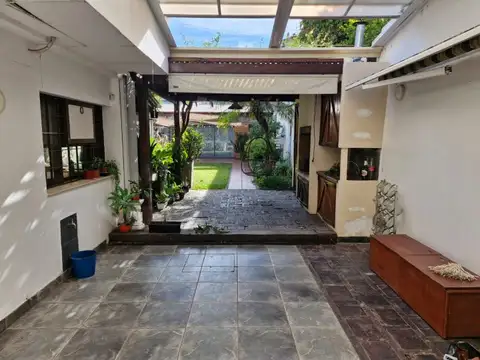 Zeballos al 2500 (Casa de 4 dormitorios C/Cochera y Quincho)