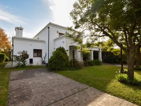 VENTA. CASA 3 DORMITORIOS COUNTRY LA BAHIA.