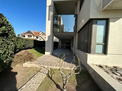 Departamento en Venta en Cerro De Las Rosas, USD 360.000