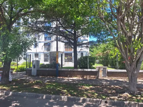 Departamento 2 dormitorios. SemiPiso.Cochera. Hospitales. Jardin