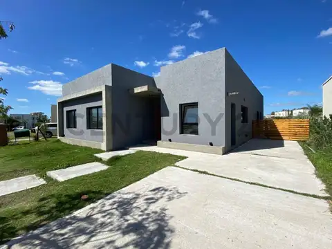CASA EN UNA PLANTA EN SANTA ELENA CON FONDO A PULMON
