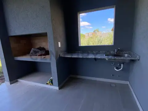 Casa en Venta con 4 cocheras