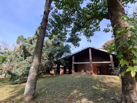 Casa parque en la ciudad, "La Mansion del Bosque"