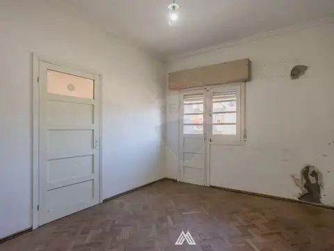 Casa 6 ambientes con 2 baños