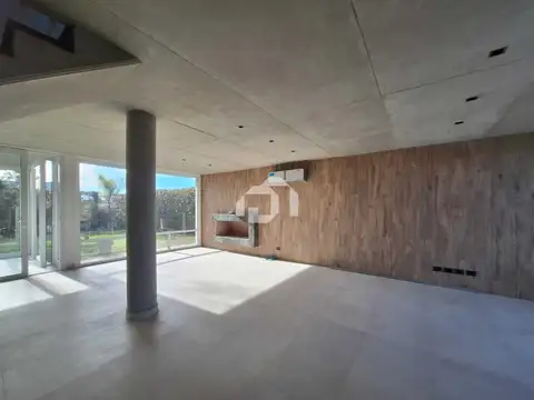 Casa 6 ambientes con 4 baños