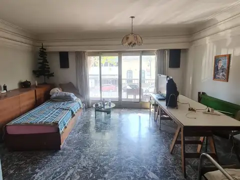 Casa en  venta 3 dormitorios + consultorio+ jardin + pileta + cochera y dependencia