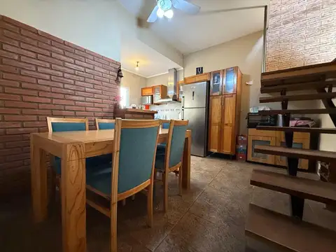 Casa 4 ambientes con 2 baños
