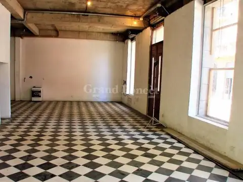 Excelente Edificio en Block Reciclado