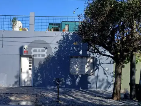 VENTA CASA 3 AMB. C/ COCHERA