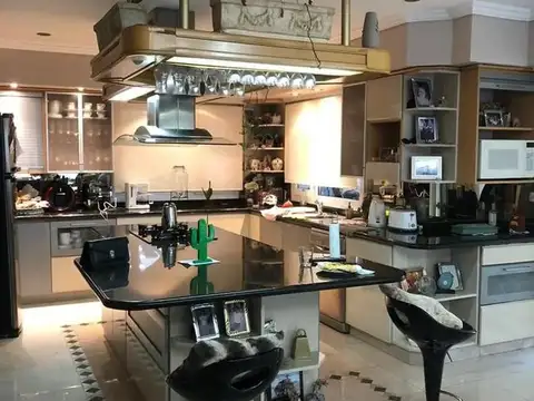 Casa 5 ambientes con 4 baños