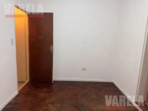 LAPRIDA  al 1000 Piso 3° al frente por escalera-.