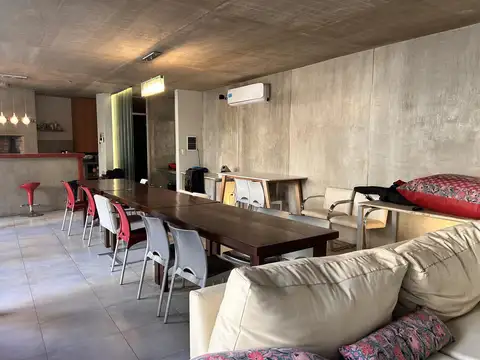 Casa en Venta con 5 cocheras