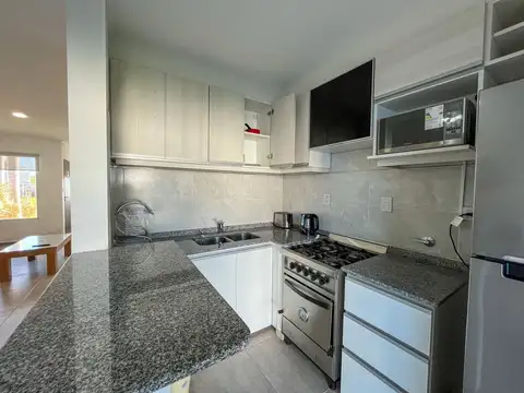 Duplex de 2 dormitorios en Victoria - Impecable