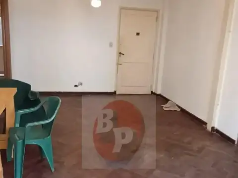 Sarandi 1115 , Piso 1