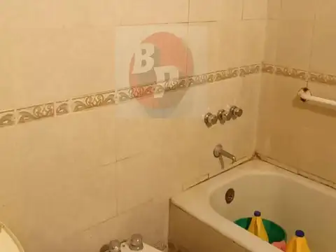 REGIO DEPTO DE 3 AMB. AL FRENTE CON BALCON - 1º X ESCALERA