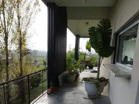 Casa en Venta con 4 cocheras