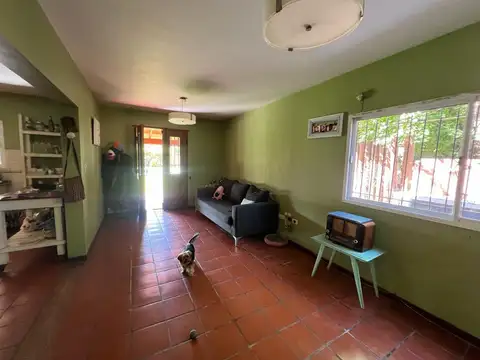 Casa 5 ambientes con 4 baños