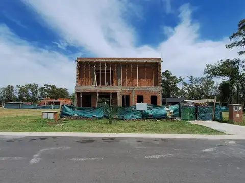 Casa en Venta en Pilar Del Este - Santa Sofia, USD 215.000