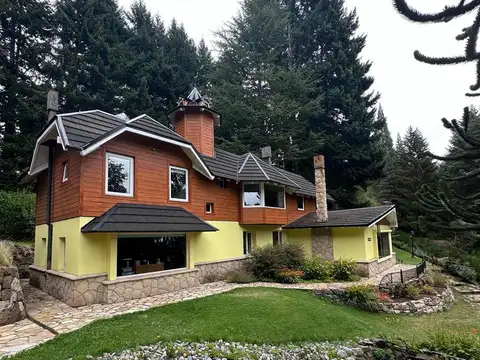 Casa en Venta con 2 cocheras