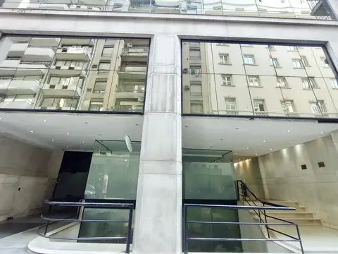 Oficina en Alquiler con 3 cocheras