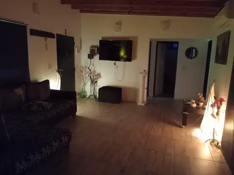 Casa con Quincho y Pileta en  Haras El Terraplén, Provincia de Buenos Aires