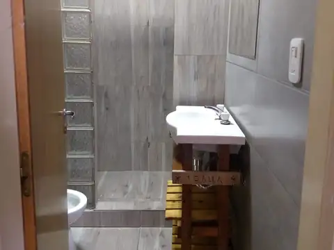 Departamento tres ambientes en alquiler en segundo piso