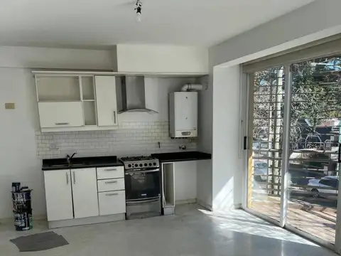 Mariano Acosta 200, Piso 1