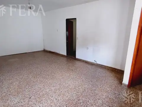 Venta casa 3 ambientes con cochera en Sarandi