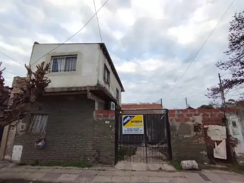 Propiedad con 3 Viviendas en Venta - Castelar Sur OPORTUNIDAD IDEAL INVERSORES