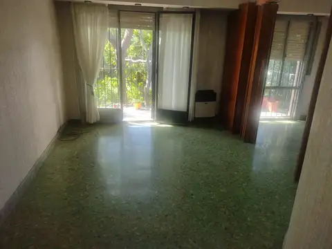 Departamento 4 Ambientes al Frente con balcon corrido Sup. Total/74m2 - 2do piso x escalera sin expensas
