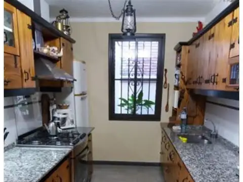 Casa en Venta con 3 cocheras