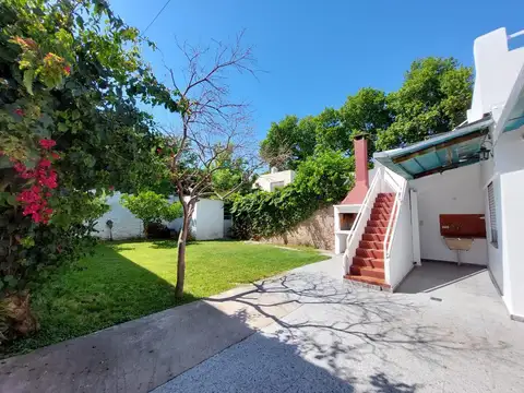 VENTA CASA 2 DORMITORIOS Y JARDIN ZONA SUR ROSARIO