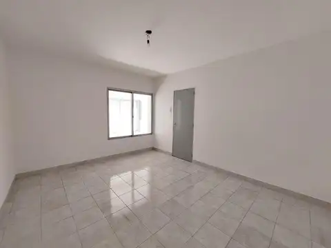 Casa 8 ambientes con 2 baños