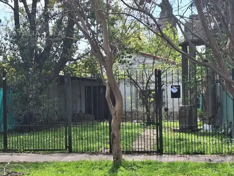 VENTA Casa de 3 ambientes con Jardín en Burzaco - Lote propio