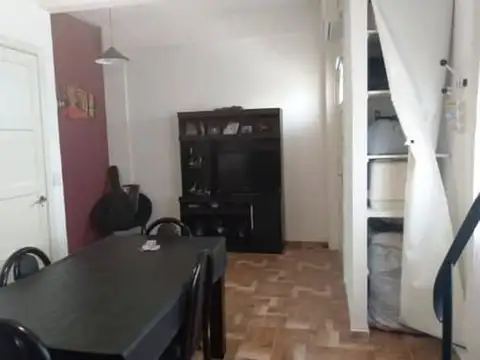 Depto Tipo Casa 3 ambientes con 2 baños