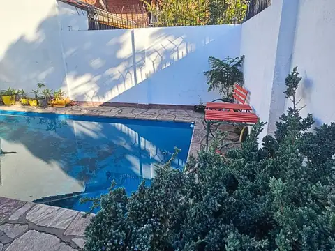 Chalet 4 amb, lote propio c/ jardin, ent 2 autos y piscina