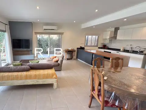 Luminosa Propiedad Moderna en Los Robles