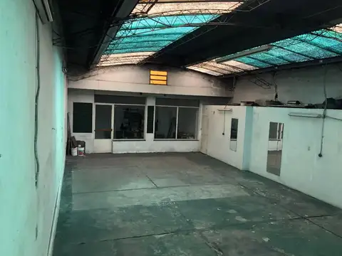 Casa en Venta - 3 Dormitorios 3 Baños - Cochera - Galpón - 246.55mts2 - Flores