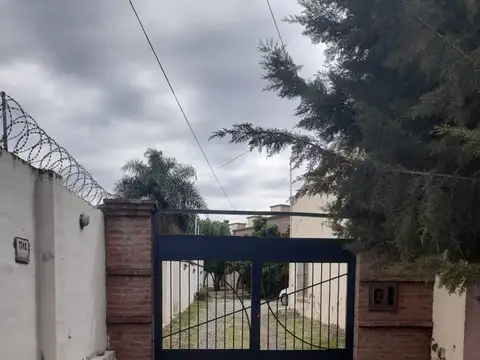 Depto Tipo Casa 3 ambientes con 2 baños