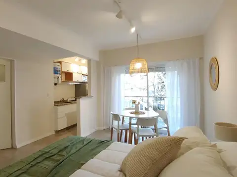 Depto 1 amb a la calle con balcón