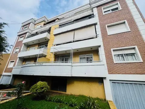 LINDO Y LUMINOSO DEPARTAMENTO DE 3 AMBIENTES CON DOS BALCONES Y COCHERA EN VENTA, VILLA SARMIENTO