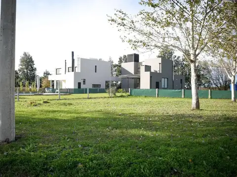 VENTA LOTE 109 EN BARRIO PRIVADO. 937 M2 . AMENITIES.