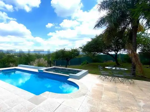 Casa en Venta con 4 cocheras