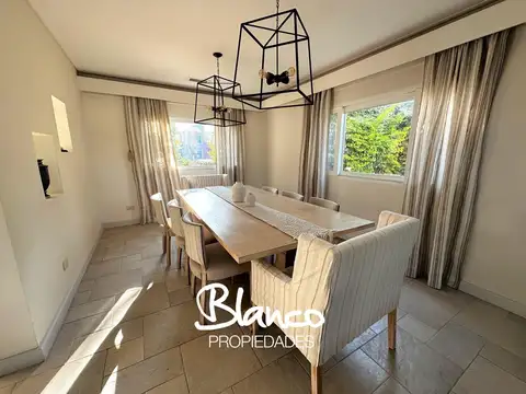 Casa en Venta con 3 cocheras