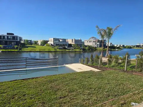 CASA DE 4 DORMITORIOS A LA LAGUNA A ESTRENAR