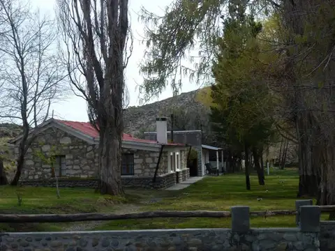 INMOBILIARIA COMODORO - Campo a 80 km de Esquel sobre Ruta 40 pavimentada