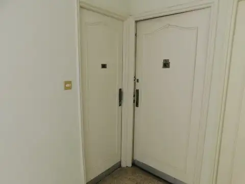 Departamento 3 ambientes con dependencias y balcón