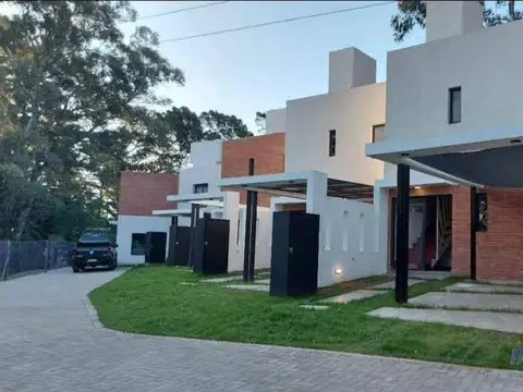 Casa en  Villa Rivera Indarte 3 dormitorios 2 baños con seguridad